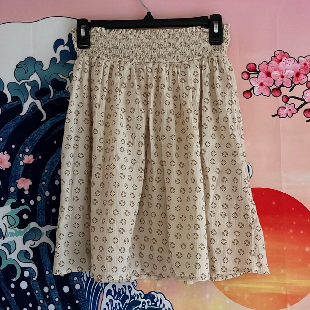 Flowy tan skirt. Never worn. Size small (4/6).